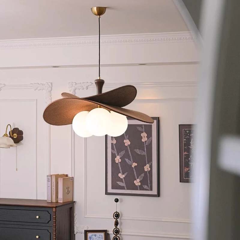 Decorative pendant lamp with wooden elements