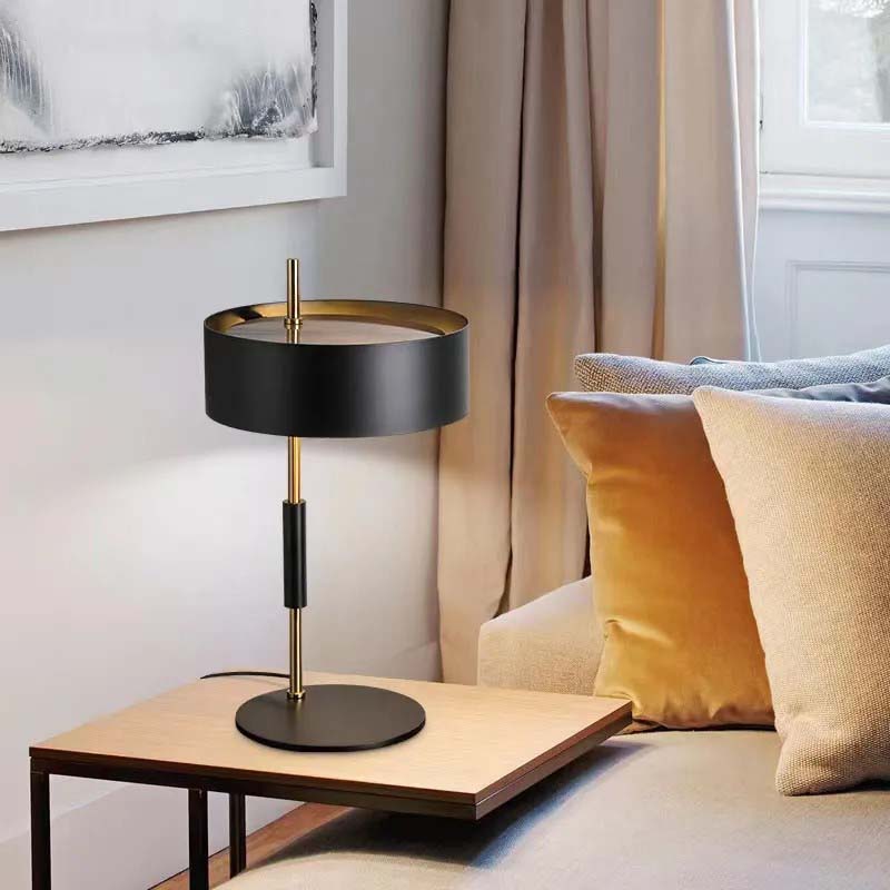 Postmodern minimalist table lamp