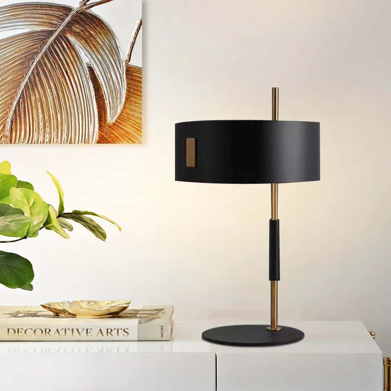 Postmodern minimalist table lamp