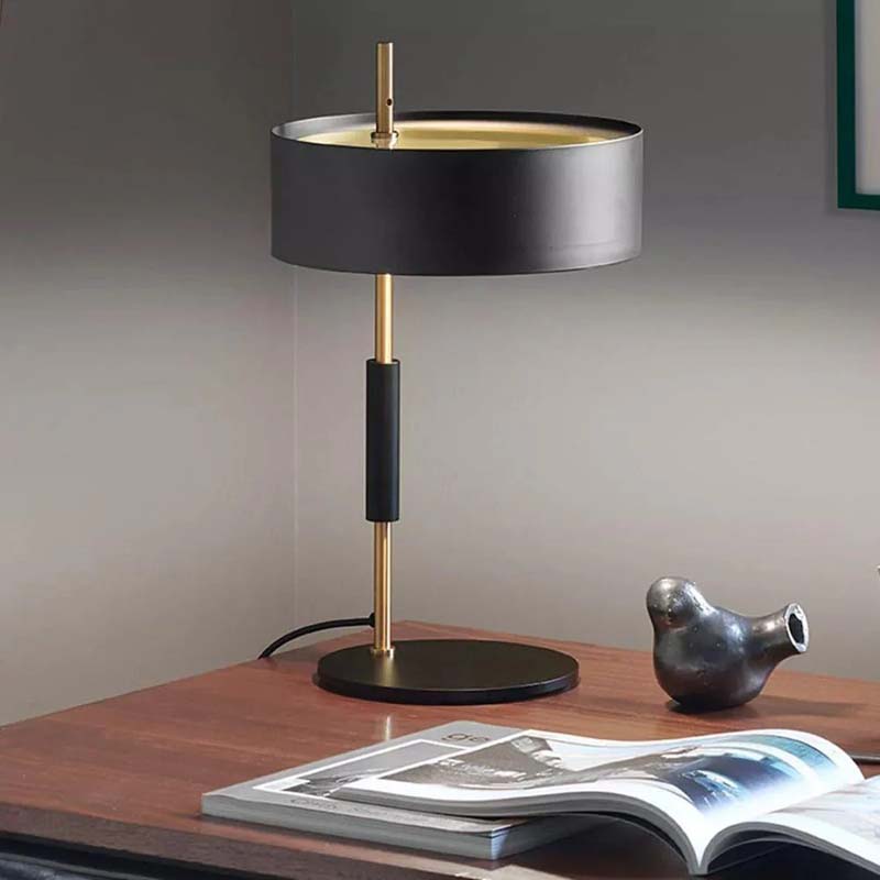 Postmodern minimalist table lamp
